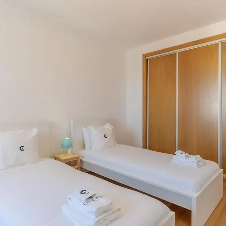 Apartment Jardins Do Oceano Ii Modern Near